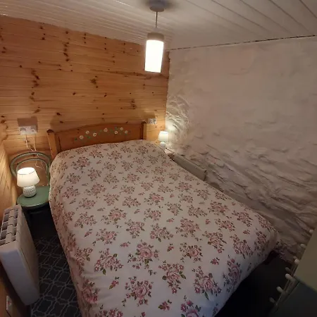 Cherrytreecottage - Cosy 19thcentury Pet Friendly Ferienhaus Claragh