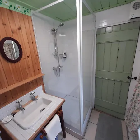 Cherrytreecottage - Cosy 19thcentury Pet Friendly * Claragh