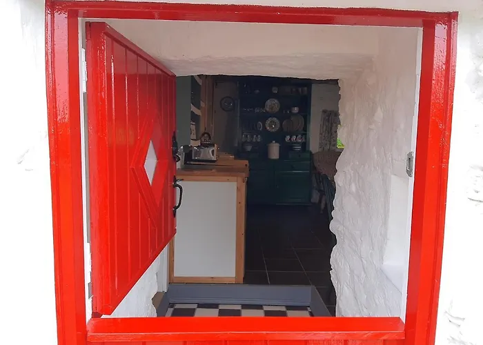 Cherrytreecottage - Cosy 19thcentury Pet Friendly Claragh